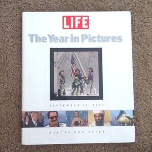 PRE OWNED LIFE THE YEAR IN PICTURES HAS WEAR COFFEE TABLE BOOK COLLECTOR ITEM